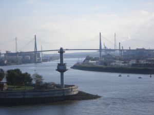 Blick auf die Köhlandbrücke in Hamburg