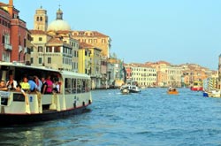 /resources/preview/103/venedig-boote.jpg